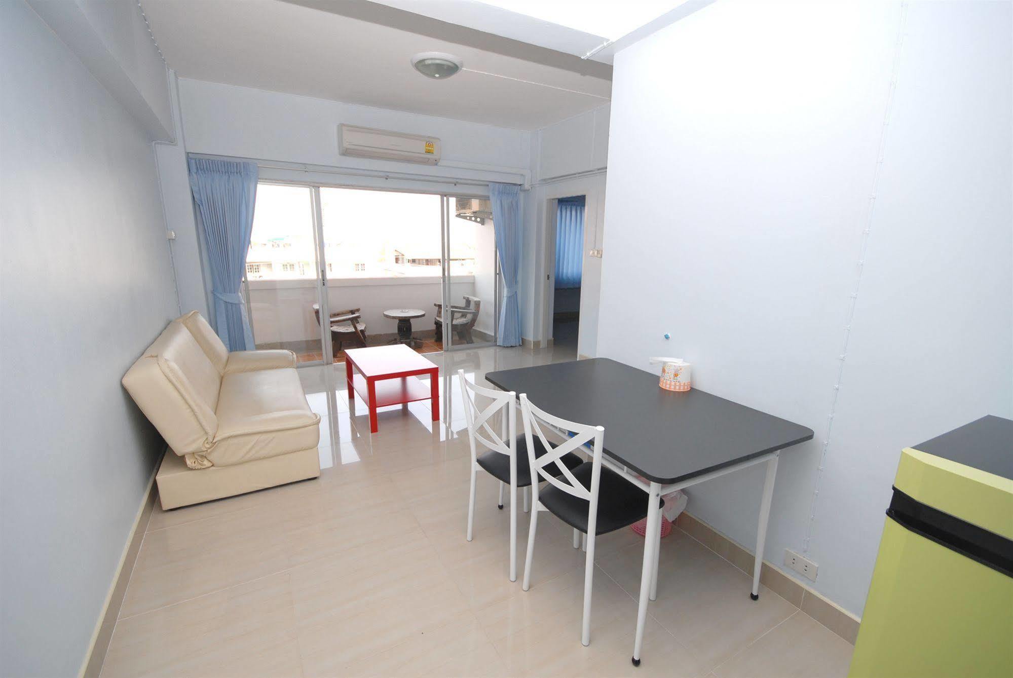 Cozy Loft Hostel Pattaya Ngoại thất bức ảnh